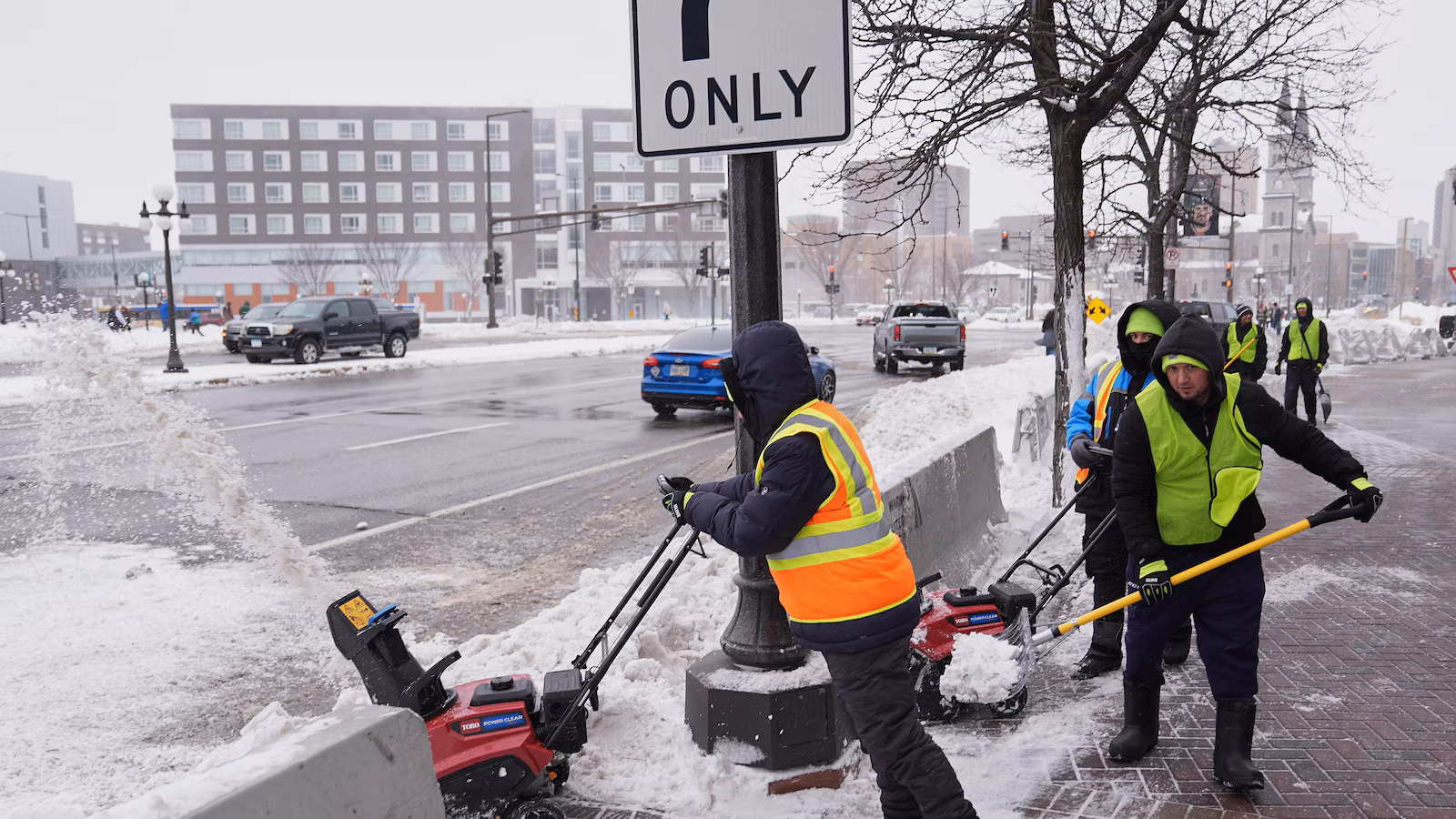 Snow and wind batter parts of US, with threat of thunderstorms and tornadoes starting later Sunday 1 wirestory 94f6202d4bc4ad6a61d91e3e42919e57 16x9.jpg