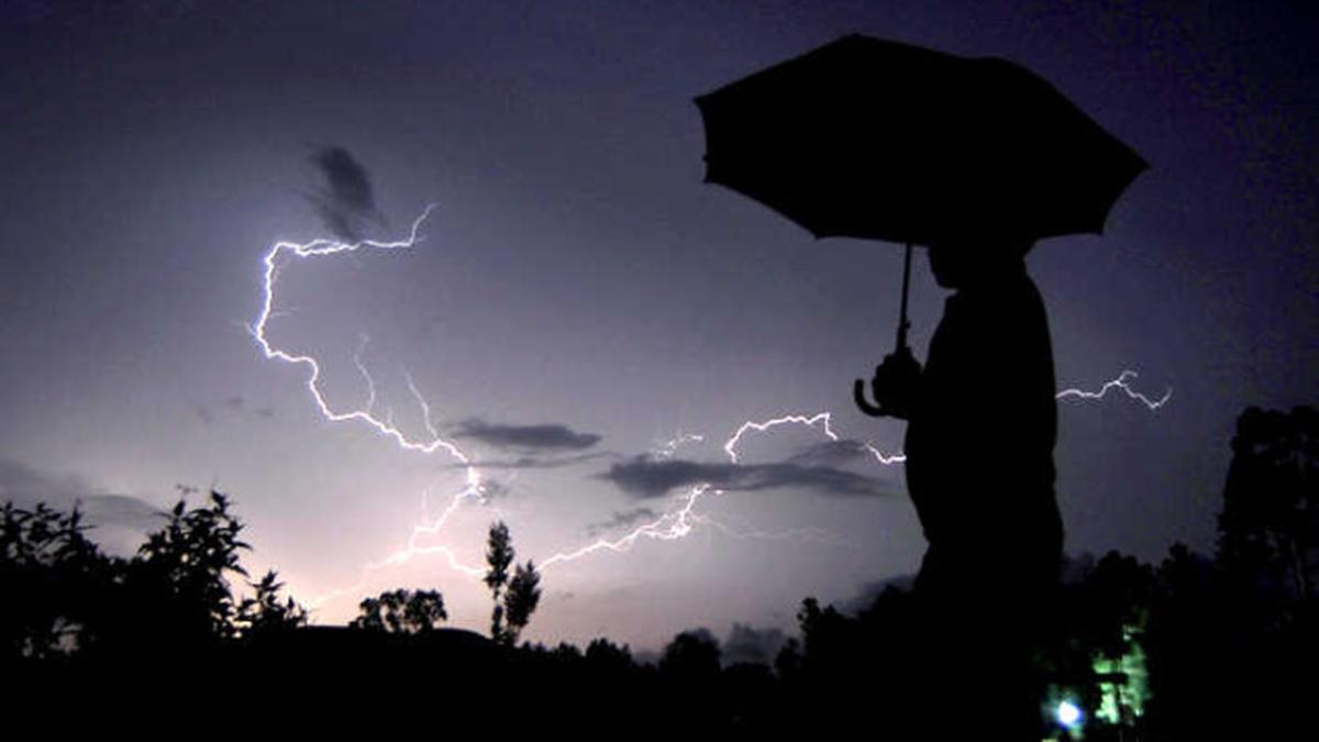 08isbs India li08ISBS LIGHTNING.jp .jpg