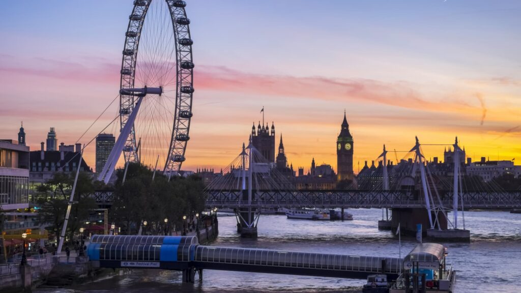 UK GDP grows 0.5% in February, beating economists' expectations 2 108212328 1760531294070 gettyimages 1912395499 962 14 12323076highres.jpeg