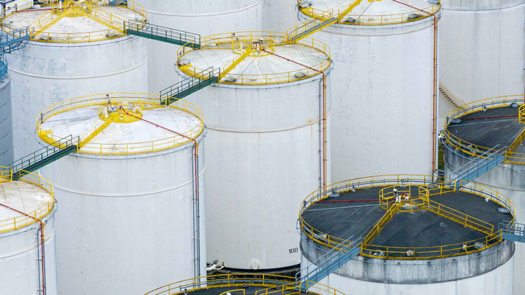 What this real-world oil price says about market stress 2 108278300 1773662550360 gettyimages 2265770653 dji 20260310111920 0081 d jtu3p8i6.jpeg