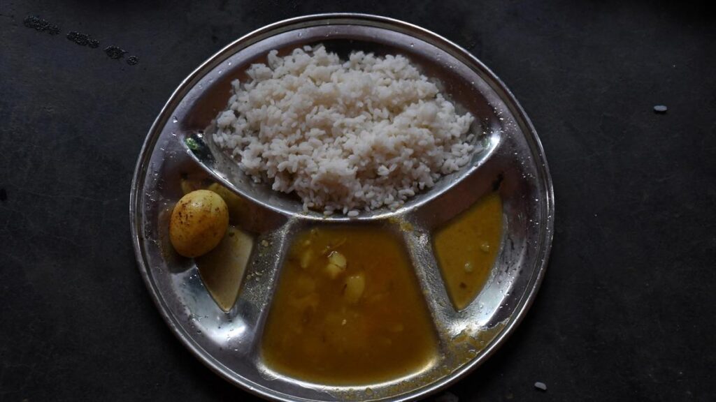 Over 100 students fall ill after eating food at State-run school in Odisha, 1 dead; CM orders probe 1 2024 10 11T033846Z 710365813 RC2J7AA9FXB4 RTRMADP 3 INDIA ECONOMY FOOD INFLATION.JPG