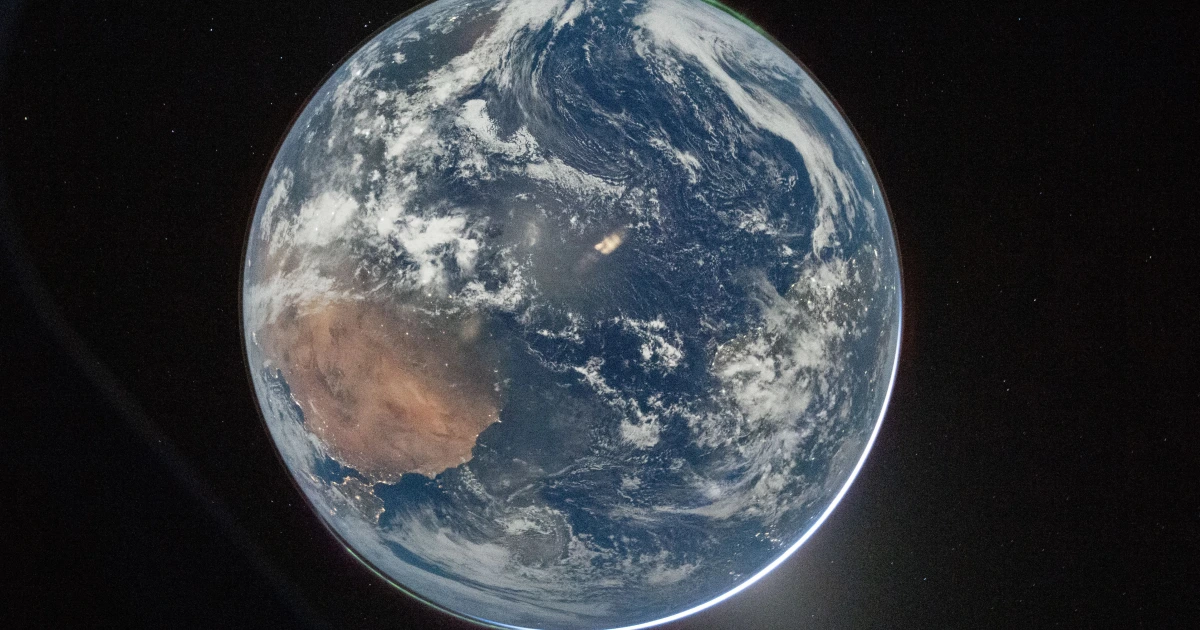 260403 artemis ii earth ew 320p ae5928.jpg