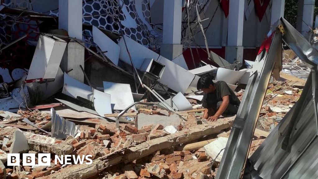 Magnitude 7.4 earthquake hits off Indonesia, killing one 1 91993720 2e43 11f1 b835 3f8c3a2eefdd.jpg