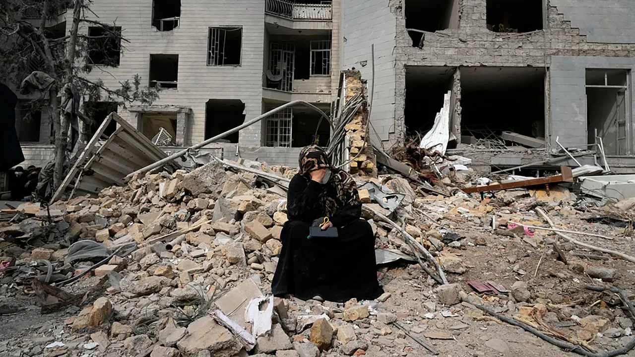 Kang TheIranSpectacle AP26071383862139.jpg