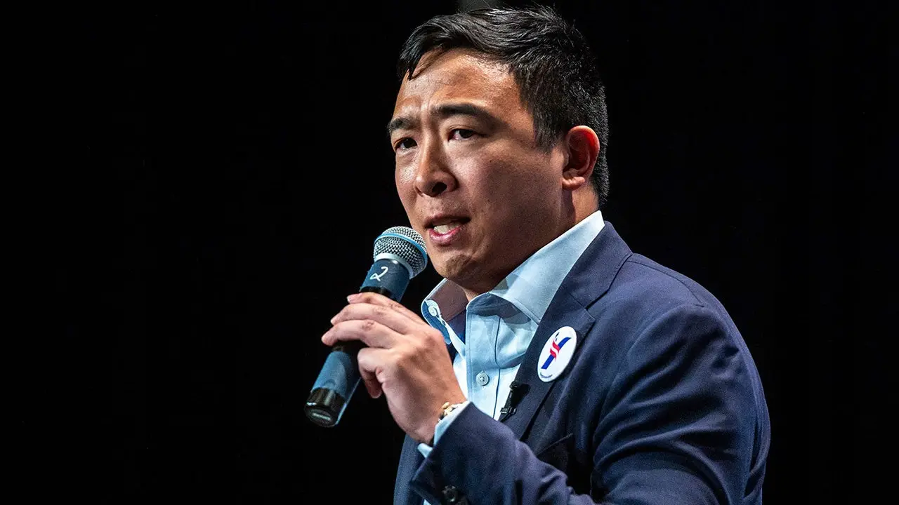andrew yang iowa democratic dinner fox news 001.jpeg