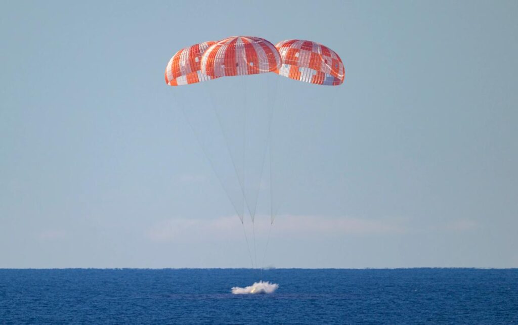 nasa artemis2 splashdown 5920.jpg