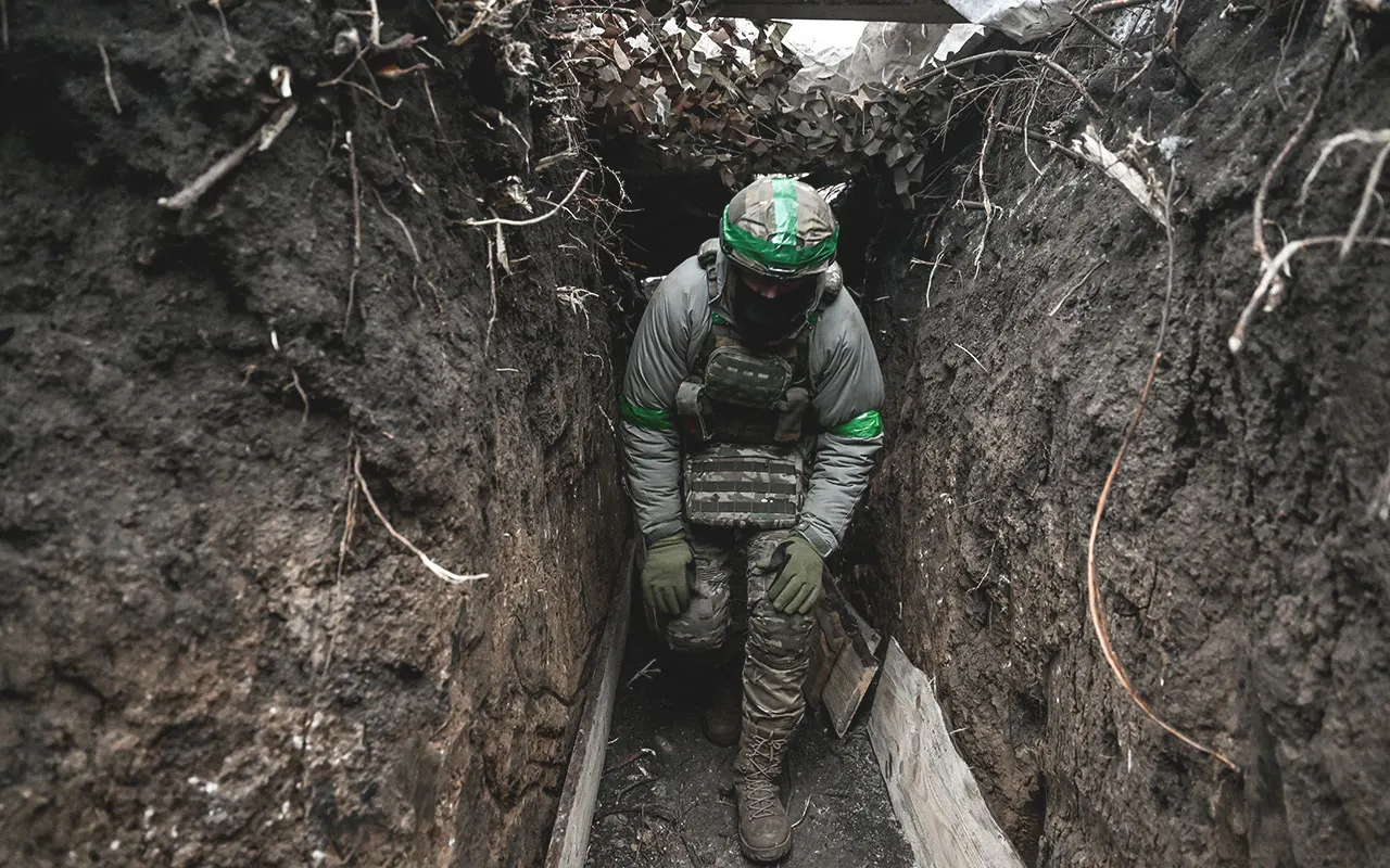 soldier ukraine russia frontline.jpg