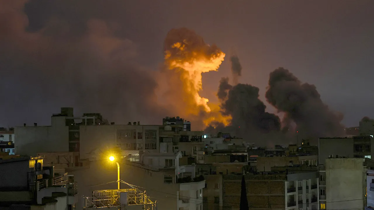 tehran iran smoke.jpg