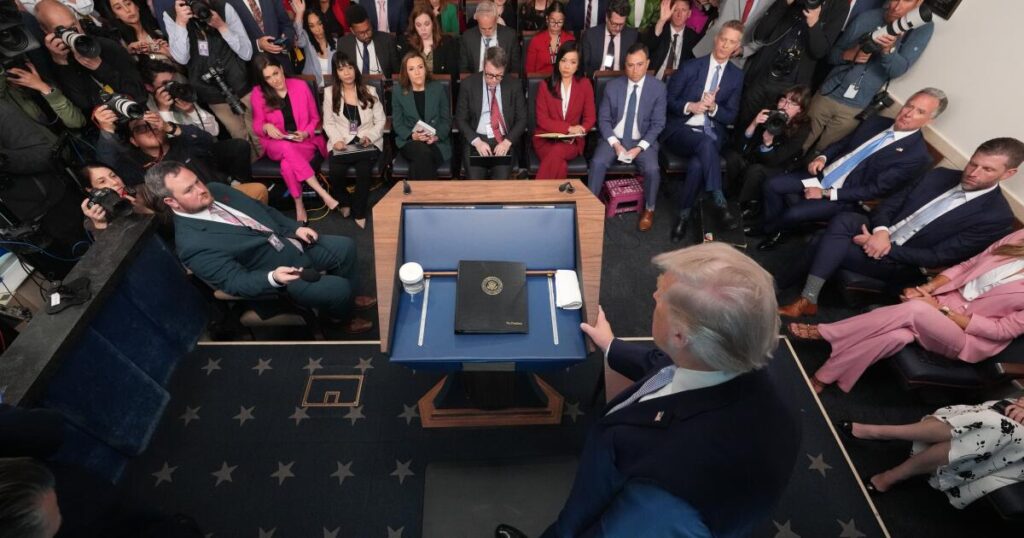 urlhttps3A2F2Fcalifornia times brightspot.s3.amazonaws.com2Fe02Fd72F9c560ec74cd98bba37c4c8db.jpeg