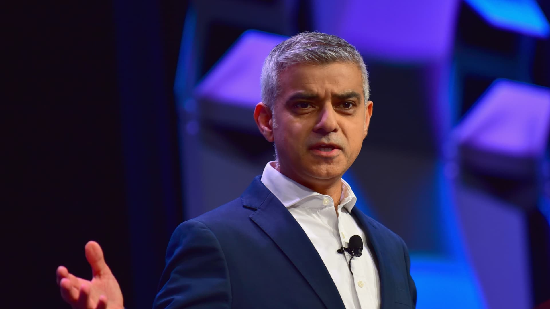 105328058 1531474993089sadiqkhan.jpg