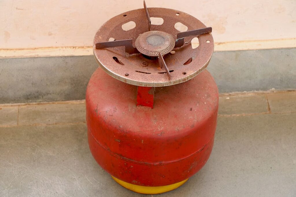 War-Driven LPG Price Surge Hits India’s Poor as Domestic Consumers Stay Shielded, Say Experts 1 downtoearth2F2026 05 072Fqesbgzt62FLPG Cylinder.jpg