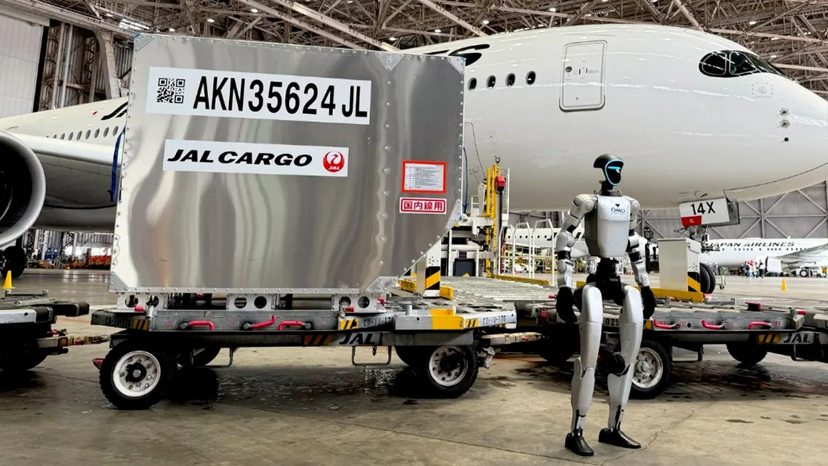 japan airlines robots.jpeg