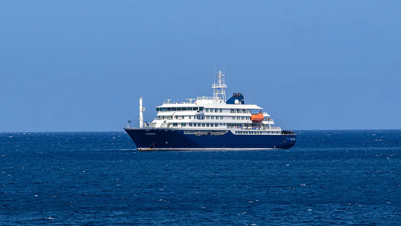 mv hondius cruise 02.jpg