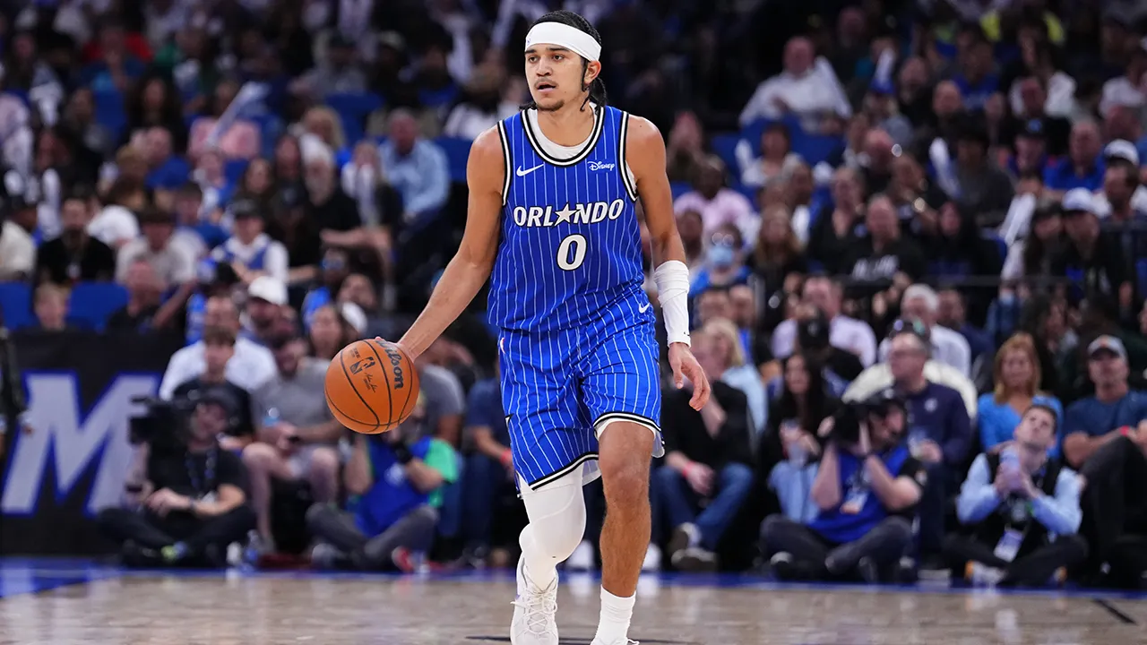 orlando magic anthony black dribbles.jpg